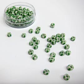 Glasperlen gestreift 5mmD weiss mit grün